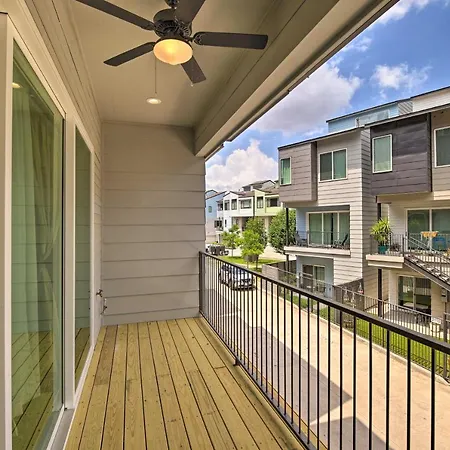 Bright And Spacious Houston Townhome Near Dtwn
